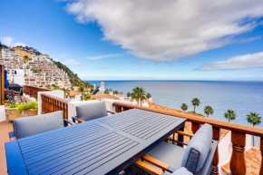 Bright Catalina Island Condo with Ocean Views!